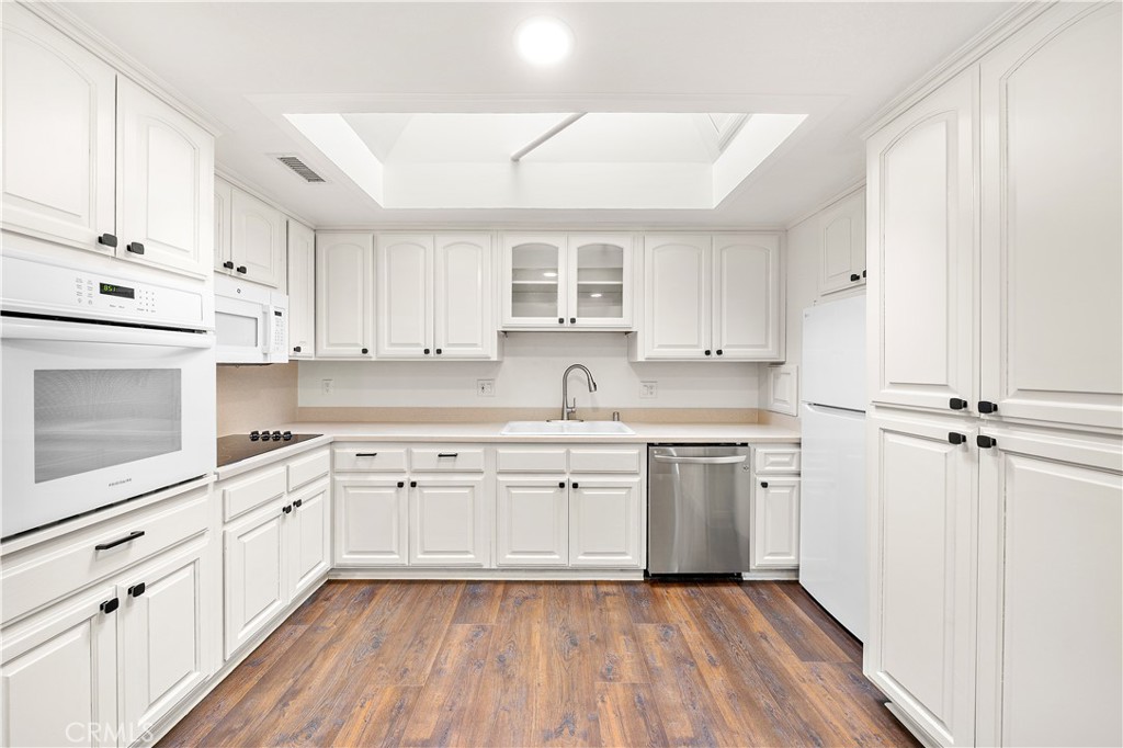 1560 1560 Interlachen Road M12-66L