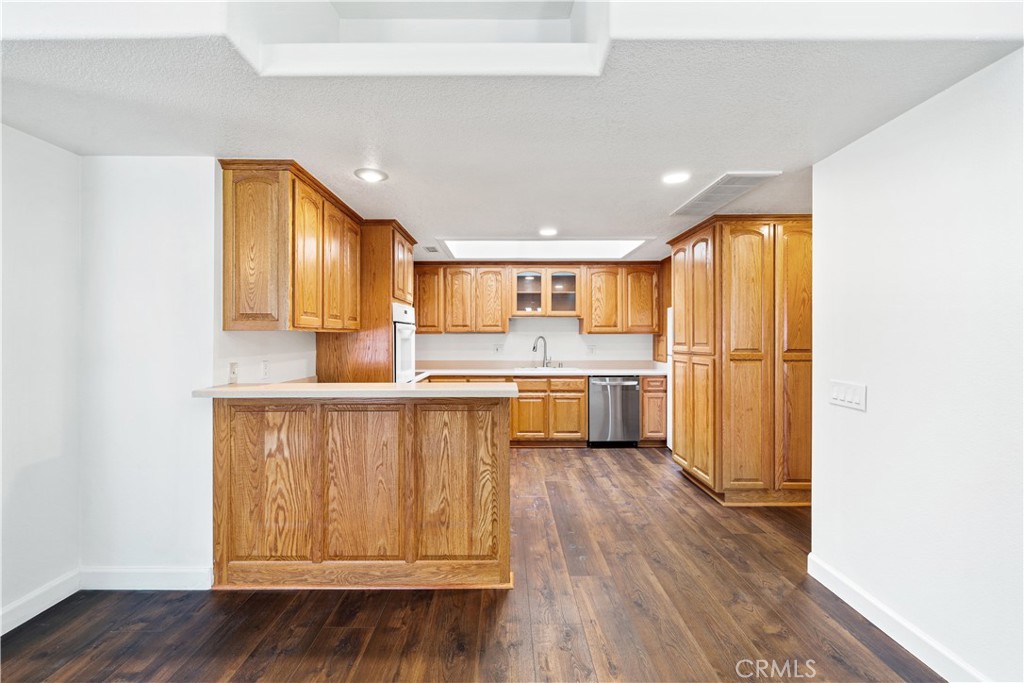 1560 1560 Interlachen Road M12-66L