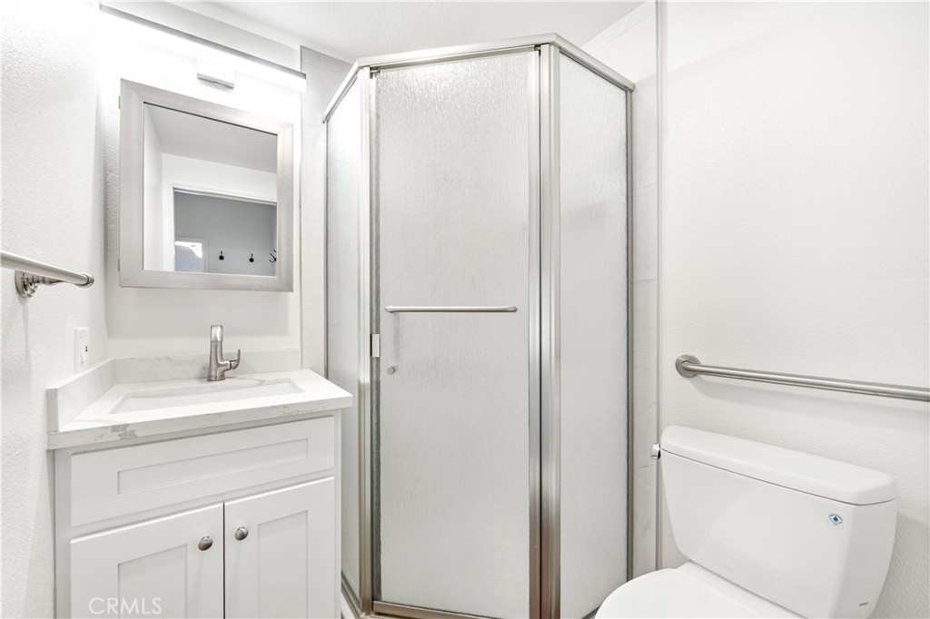 1560 1560 Interlachen Road M12-66L