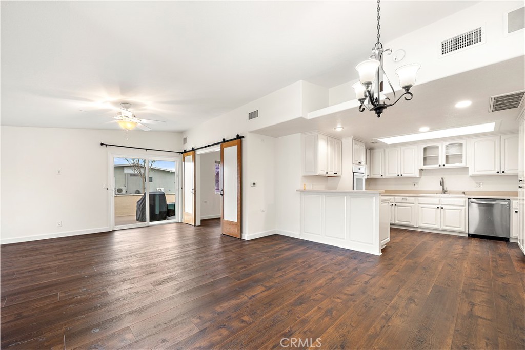 1560 1560 Interlachen Road M12-66L