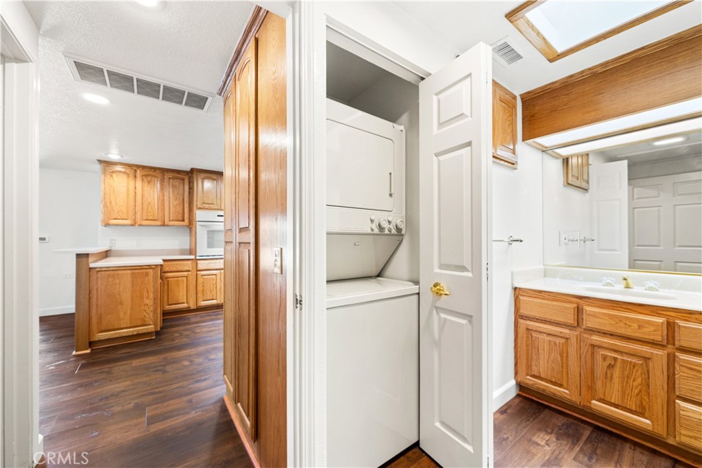 1560 1560 Interlachen Road M12-66L