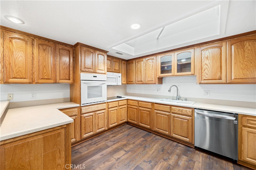 1560 1560 Interlachen Road M12-66L