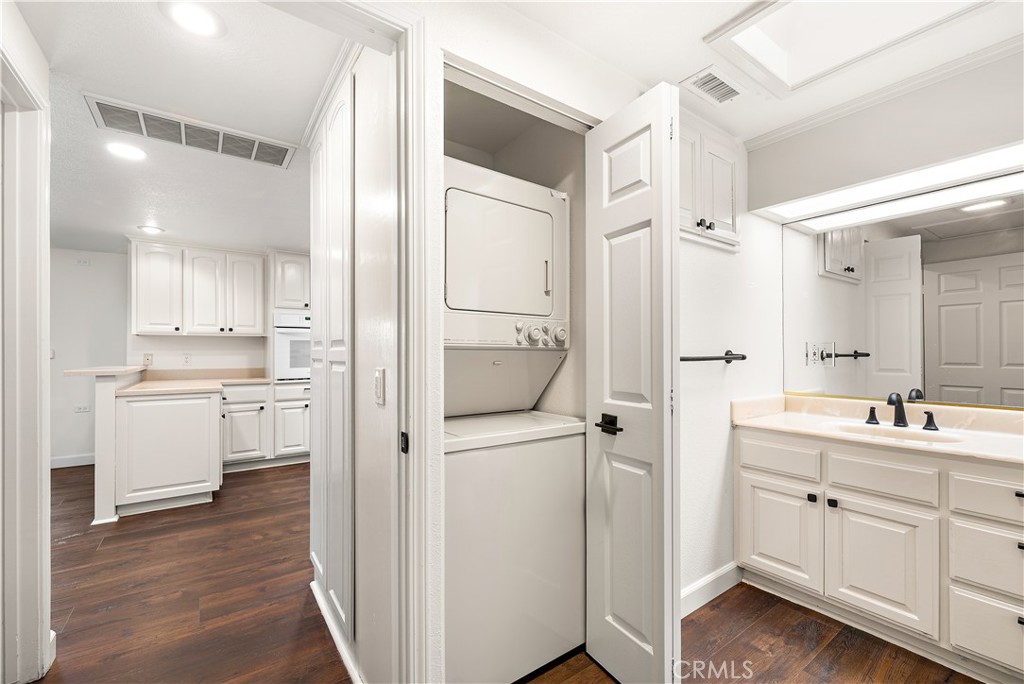 1560 1560 Interlachen Road M12-66L