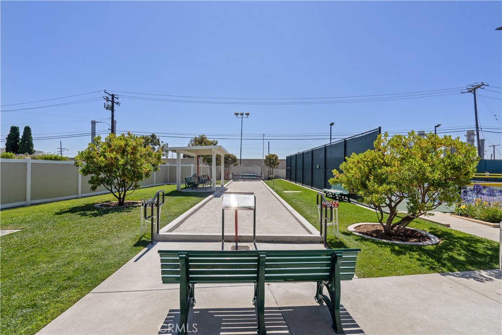 1560 1560 Interlachen Road M12-66L