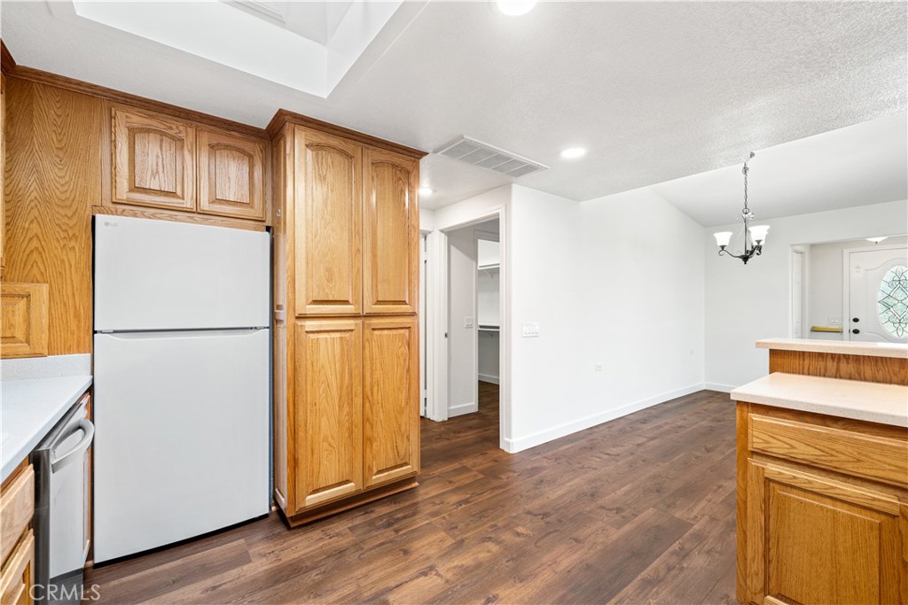 1560 1560 Interlachen Road M12-66L