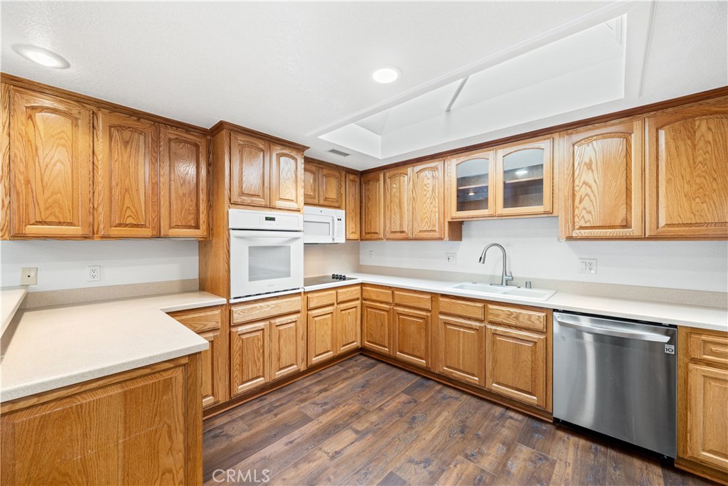 1560 1560 Interlachen Road M12-66L