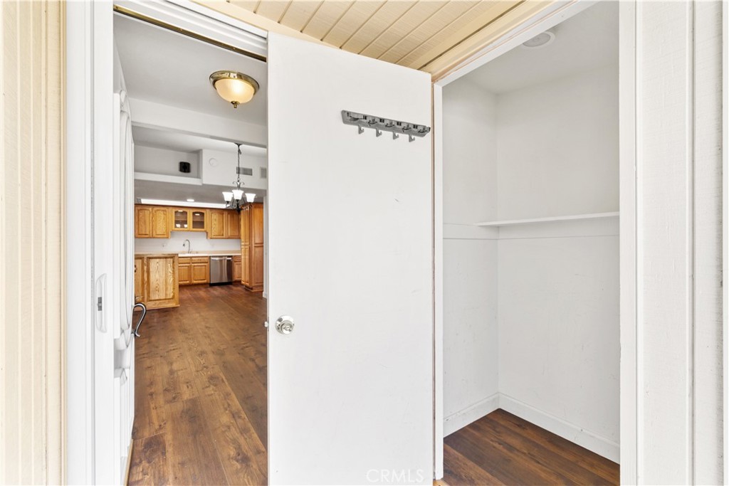 1560 1560 Interlachen Road M12-66L