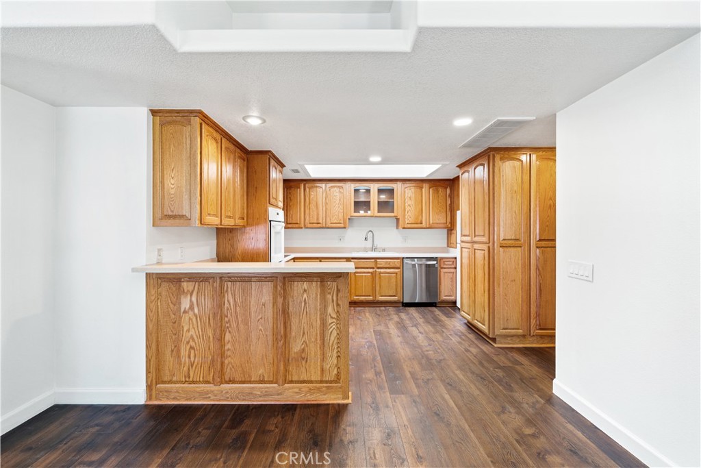 1560 1560 Interlachen Road M12-66L