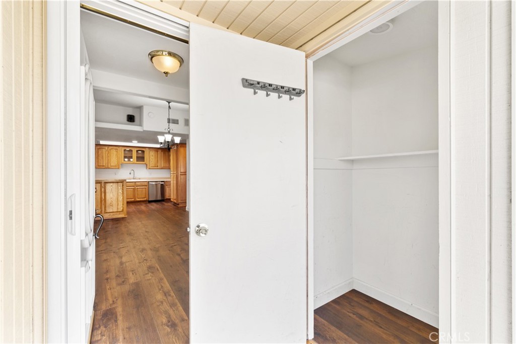 1560 1560 Interlachen Road M12-66L