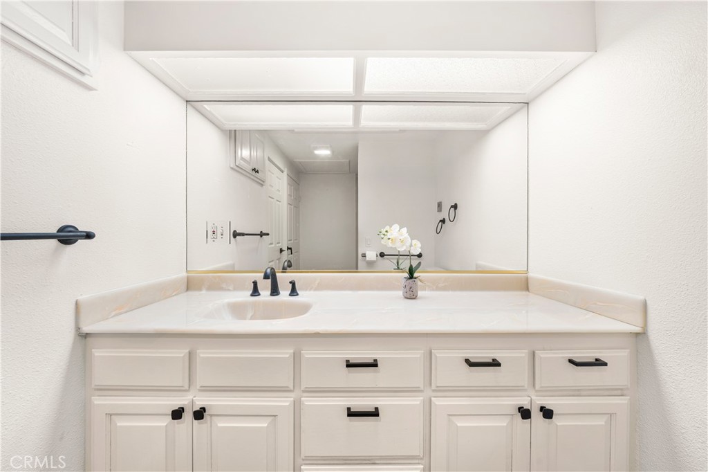 1560 1560 Interlachen Road M12-66L