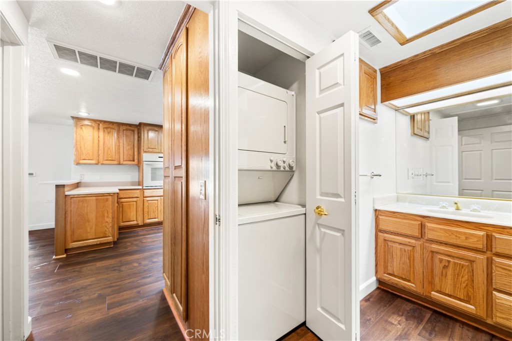 1560 1560 Interlachen Road M12-66L