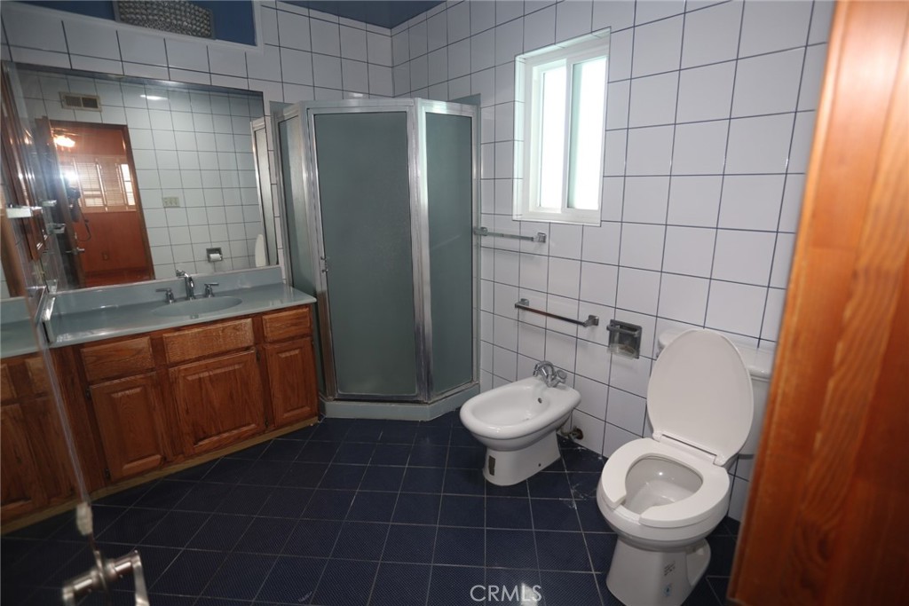 5624 E Vernon Street