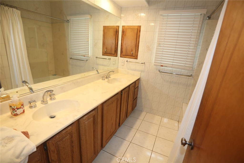 5624 E Vernon Street