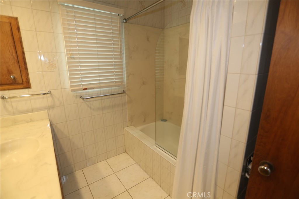 5624 E Vernon Street