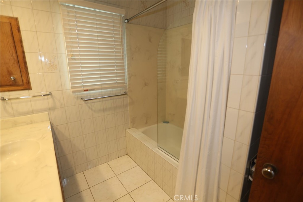 5624 E Vernon Street