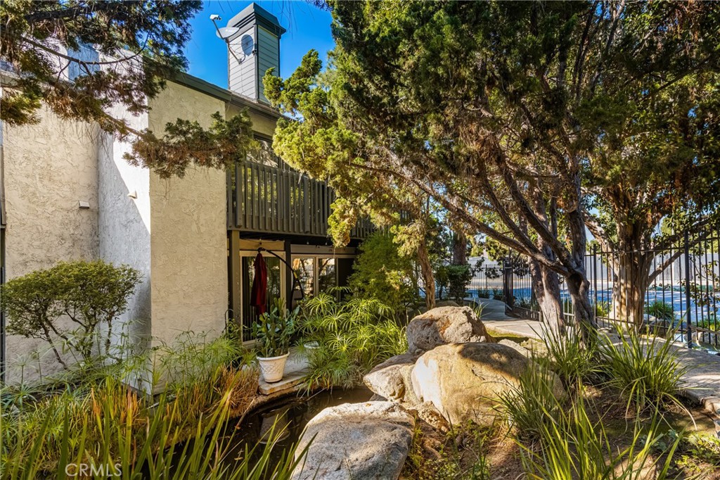 2542 W MacArthur Boulevard 143