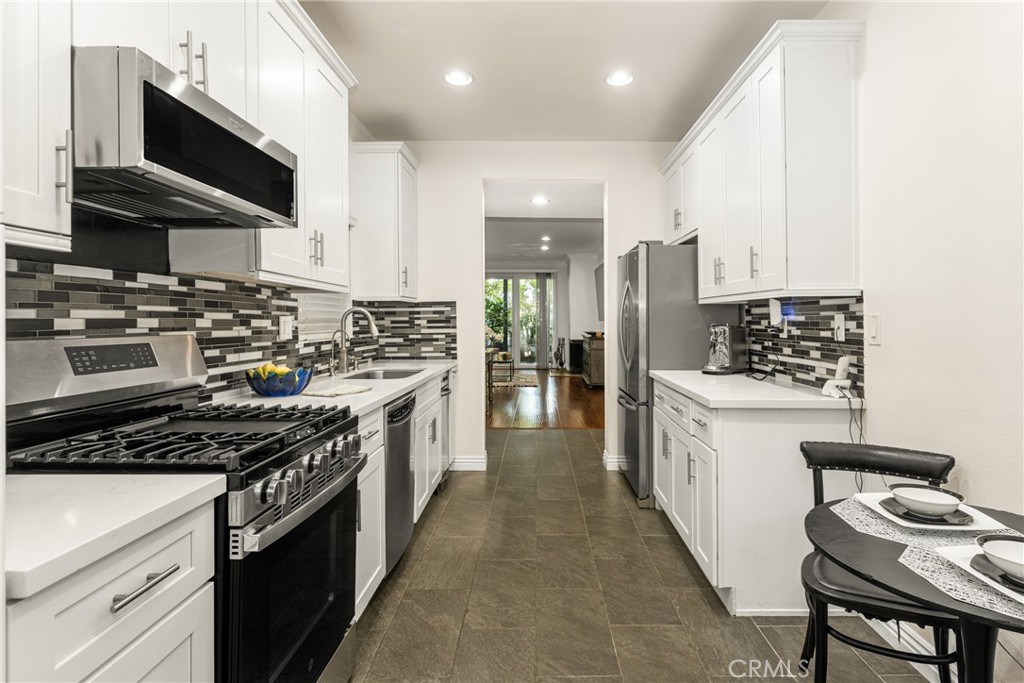 2542 W MacArthur Boulevard 143