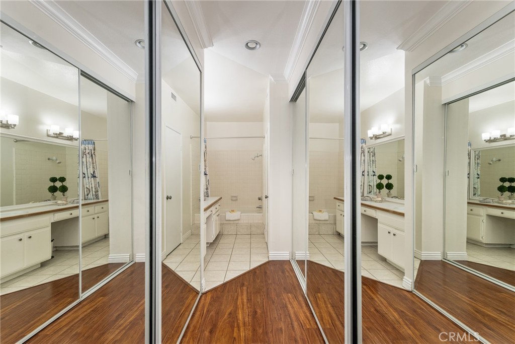 2542 W MacArthur Boulevard 143