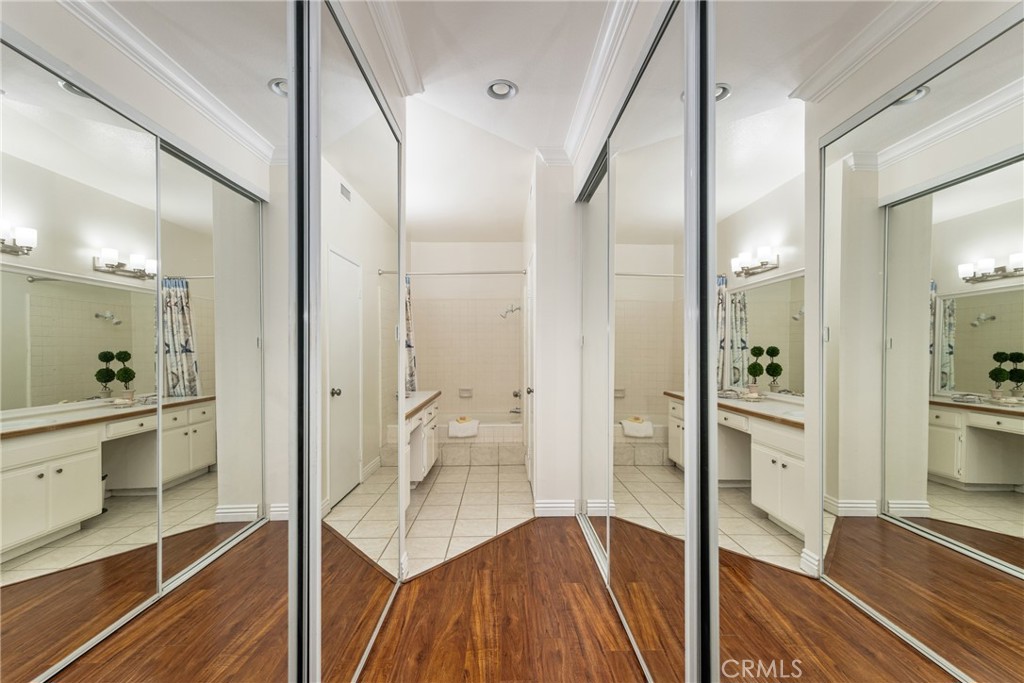 2542 W MacArthur Boulevard 143