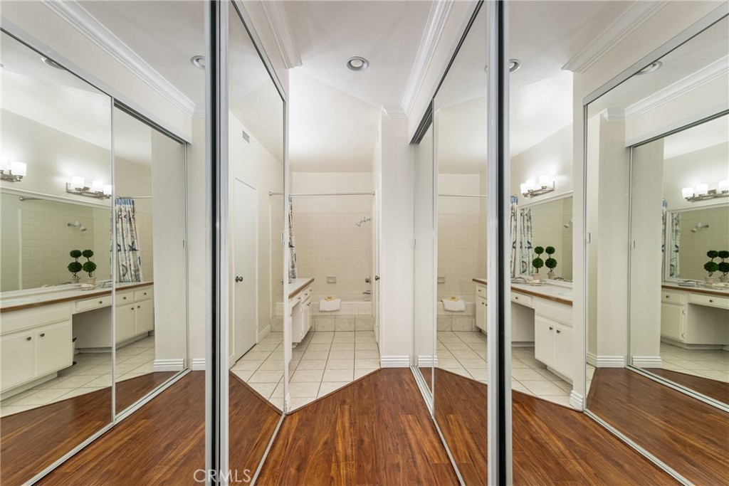 2542 W MacArthur Boulevard 143