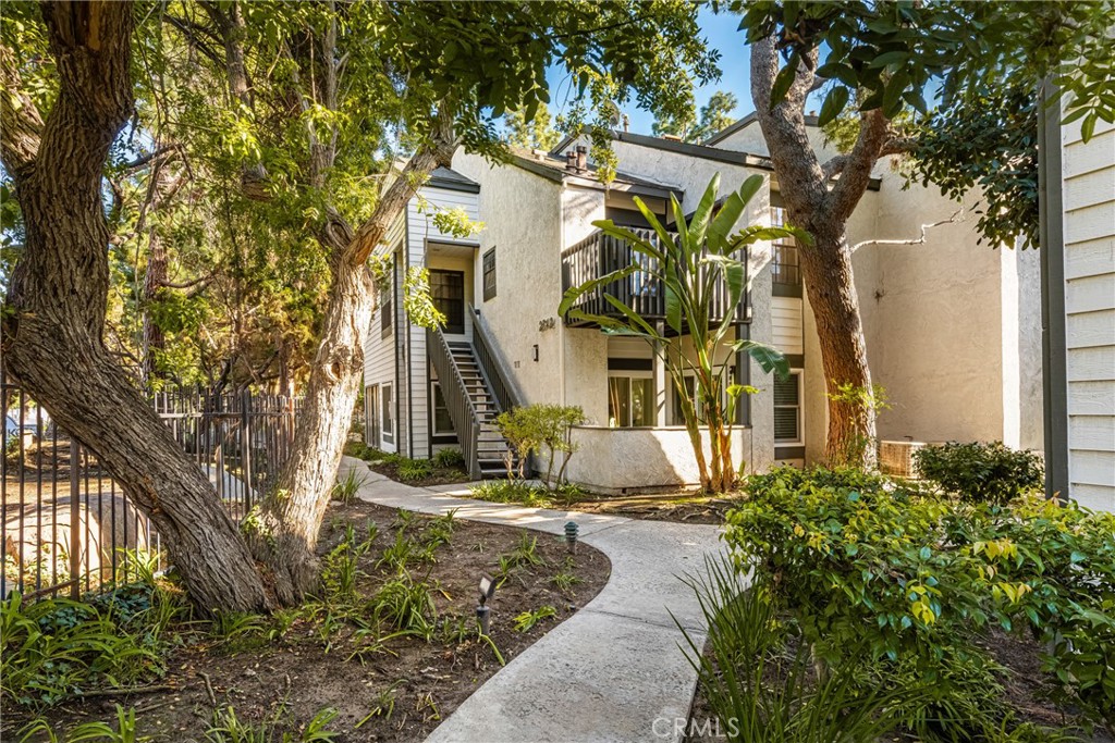 2542 W MacArthur Boulevard 143