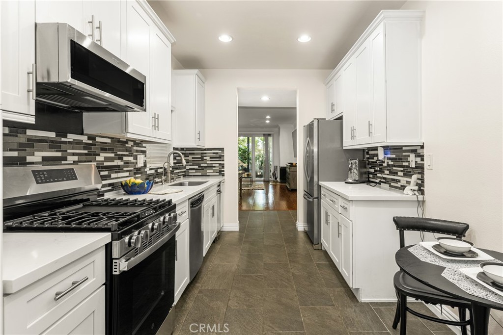 2542 W MacArthur Boulevard 143