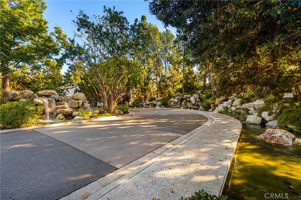 2542 W MacArthur Boulevard 143