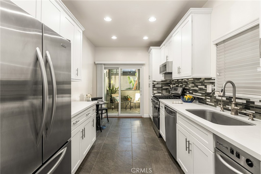 2542 W MacArthur Boulevard 143