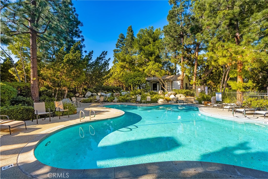 2542 W MacArthur Boulevard 143