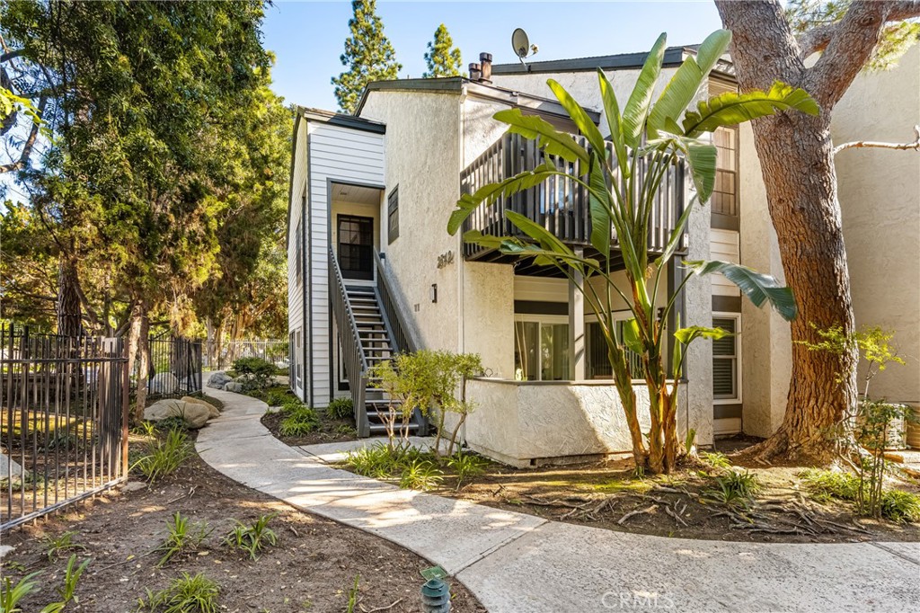 2542 W MacArthur Boulevard 143