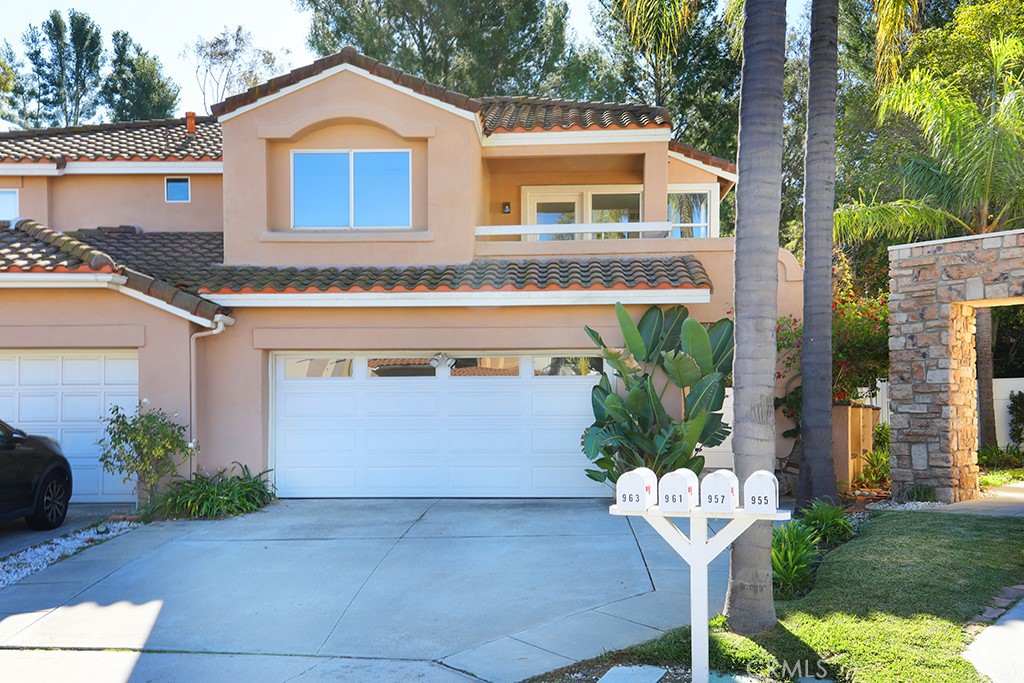 961 S Lone Pine