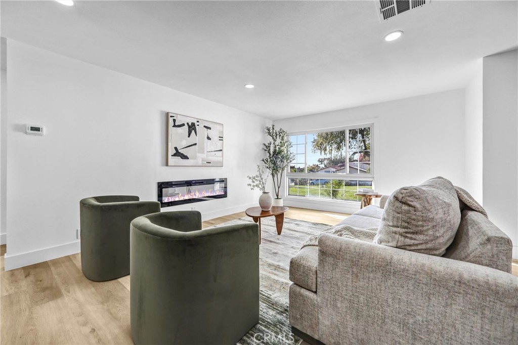 1320 1320 Hastings Ranch Drive