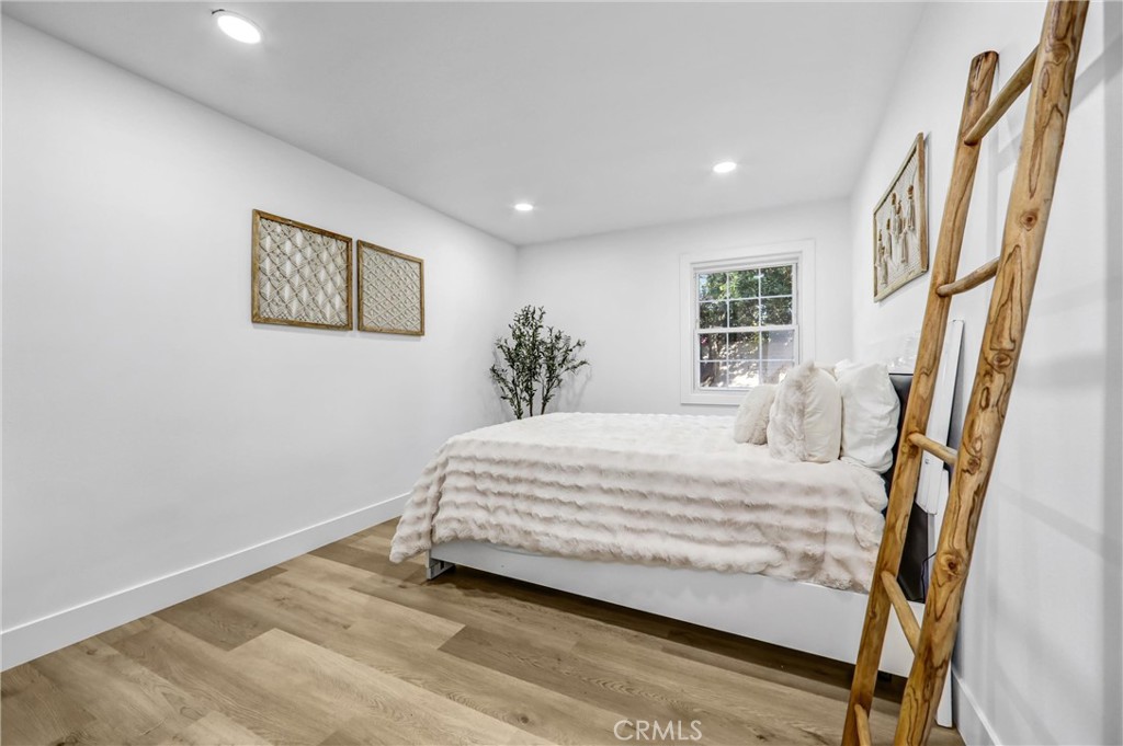 1320 1320 Hastings Ranch Drive