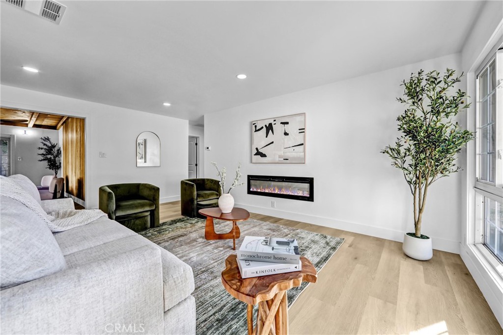 1320 1320 Hastings Ranch Drive