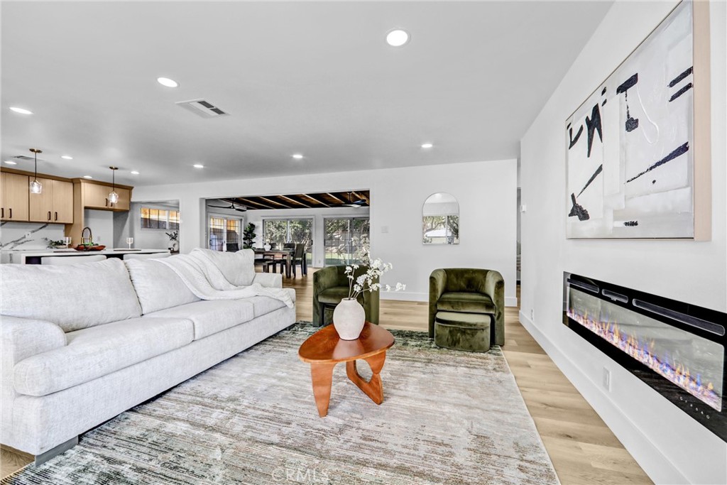 1320 1320 Hastings Ranch Drive