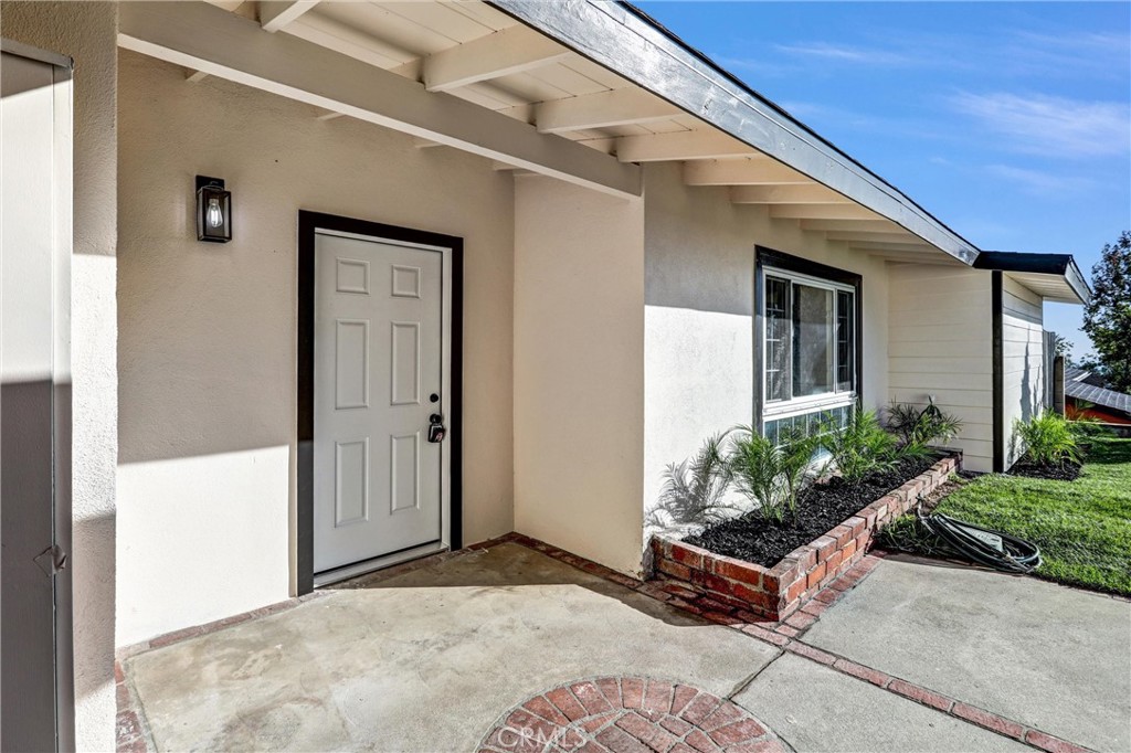 1320 1320 Hastings Ranch Drive