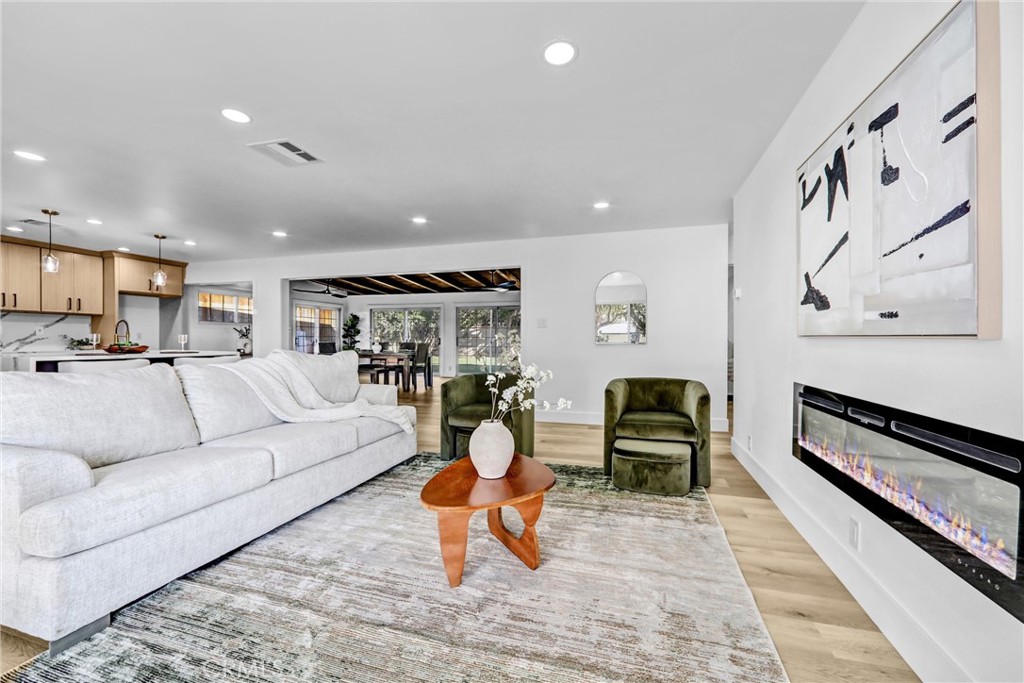 1320 1320 Hastings Ranch Drive