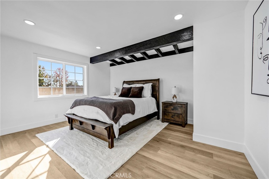 1320 1320 Hastings Ranch Drive