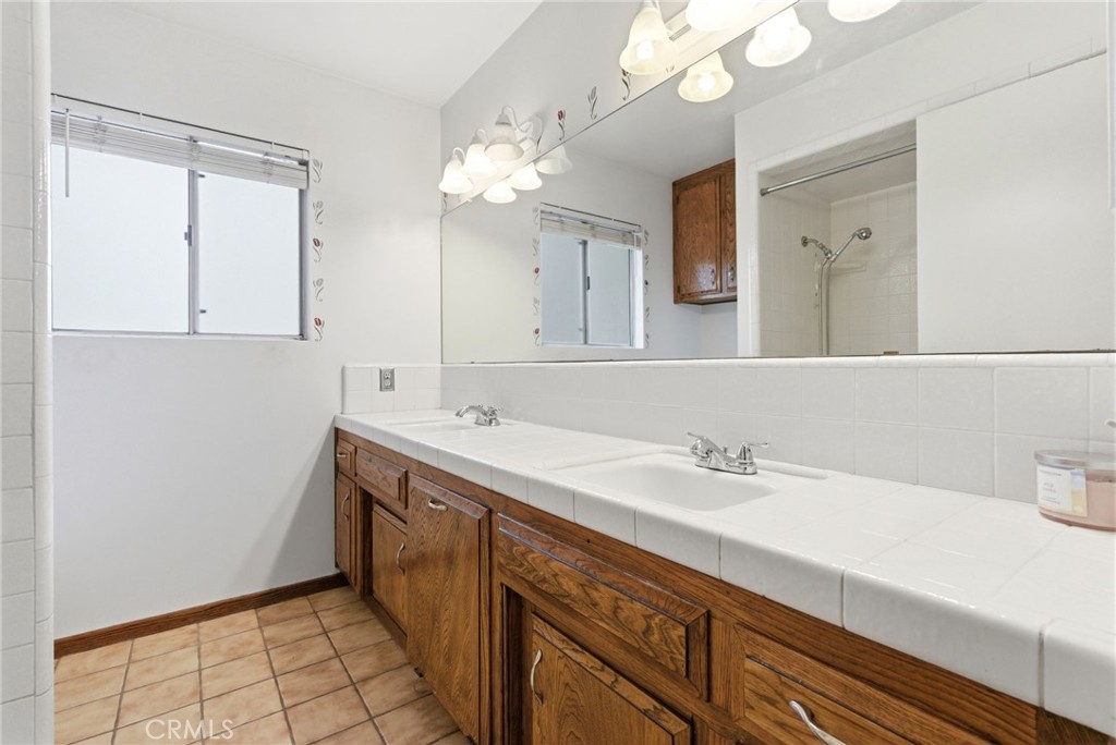 2404 Prestwick Court