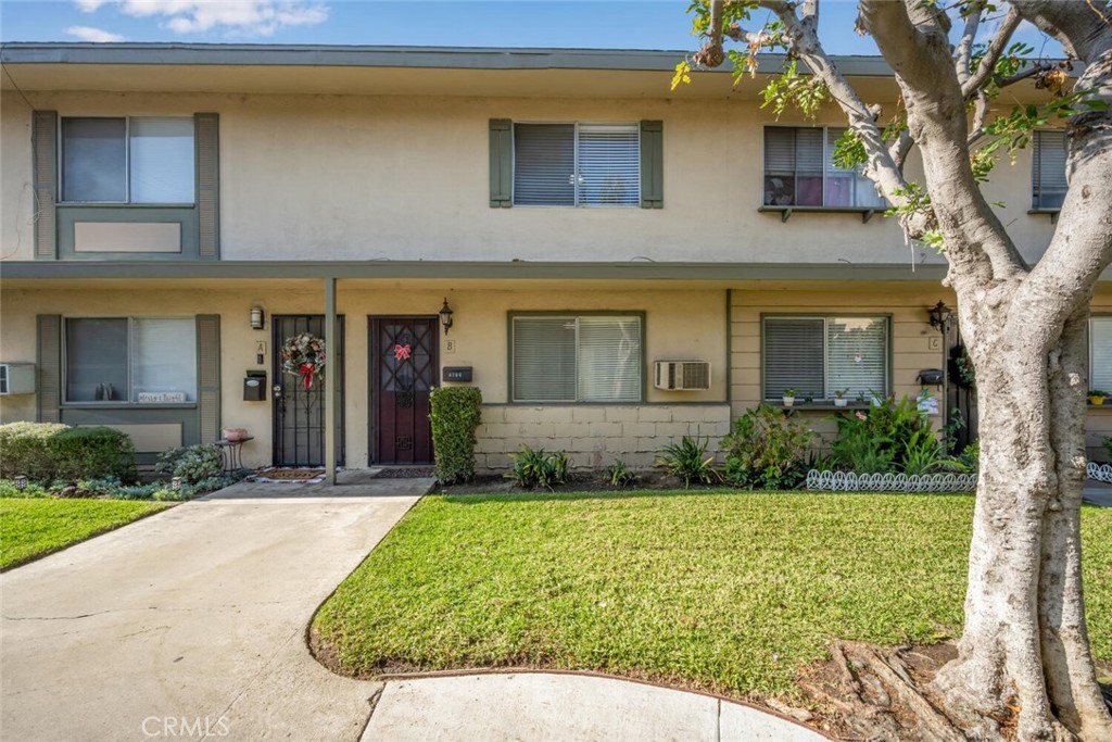 8798 Valley View B