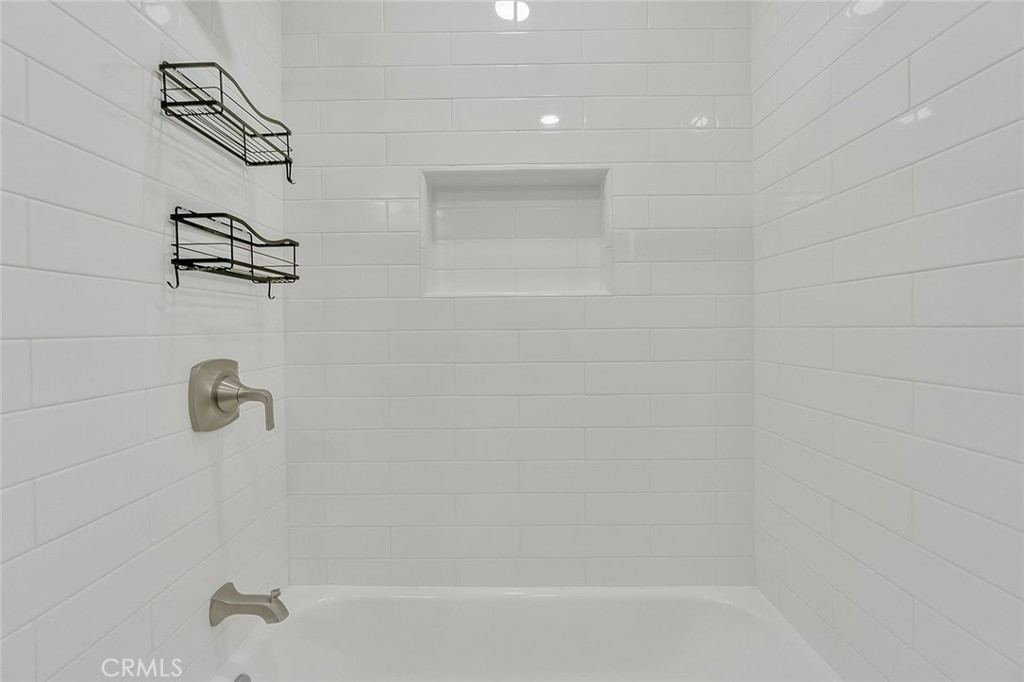 3907 La Crescenta Avenue 208