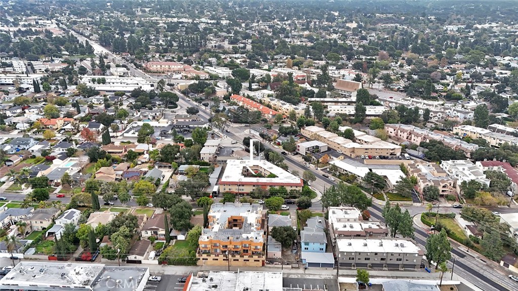 3907 La Crescenta Avenue 208