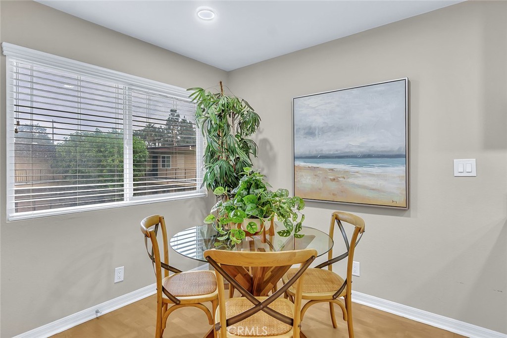 3907 La Crescenta Avenue 208