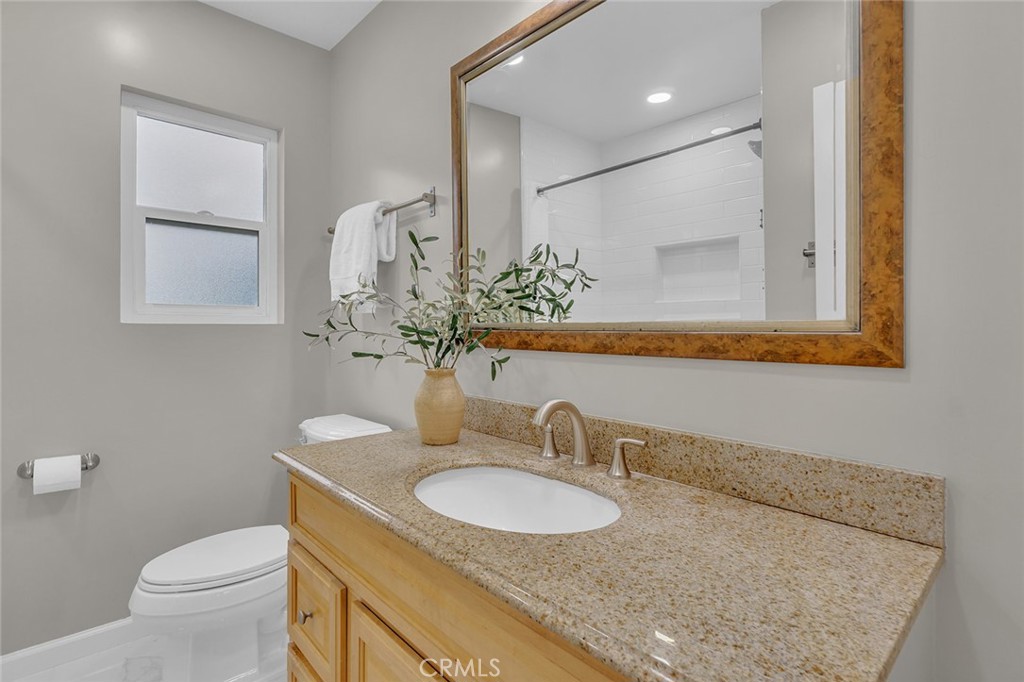 3907 La Crescenta Avenue 208