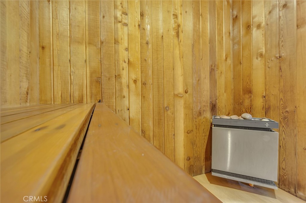 3907 La Crescenta Avenue 208