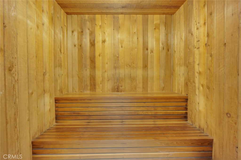 3907 La Crescenta Avenue 208