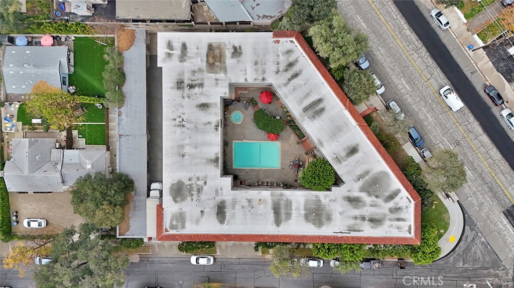 3907 La Crescenta Avenue 208