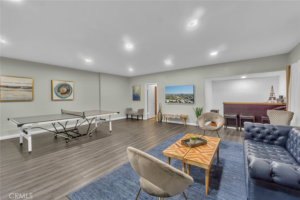 3907 La Crescenta Avenue 208