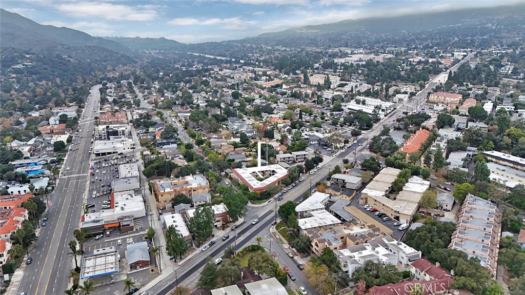 3907 La Crescenta Avenue 208