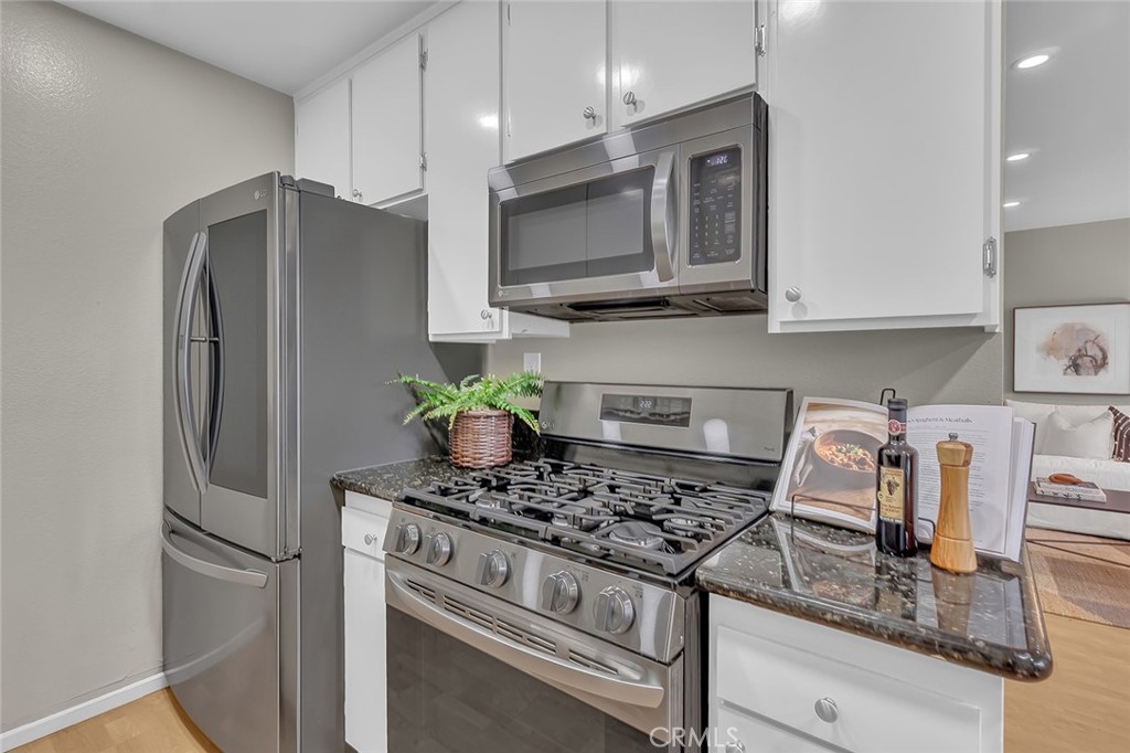 3907 La Crescenta Avenue 208